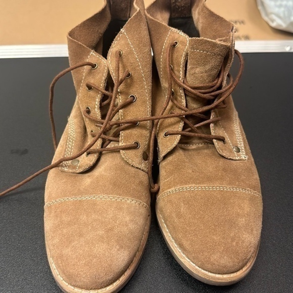 Diba women’s genuine Suade leather tan lace up ankle boots size 9.5